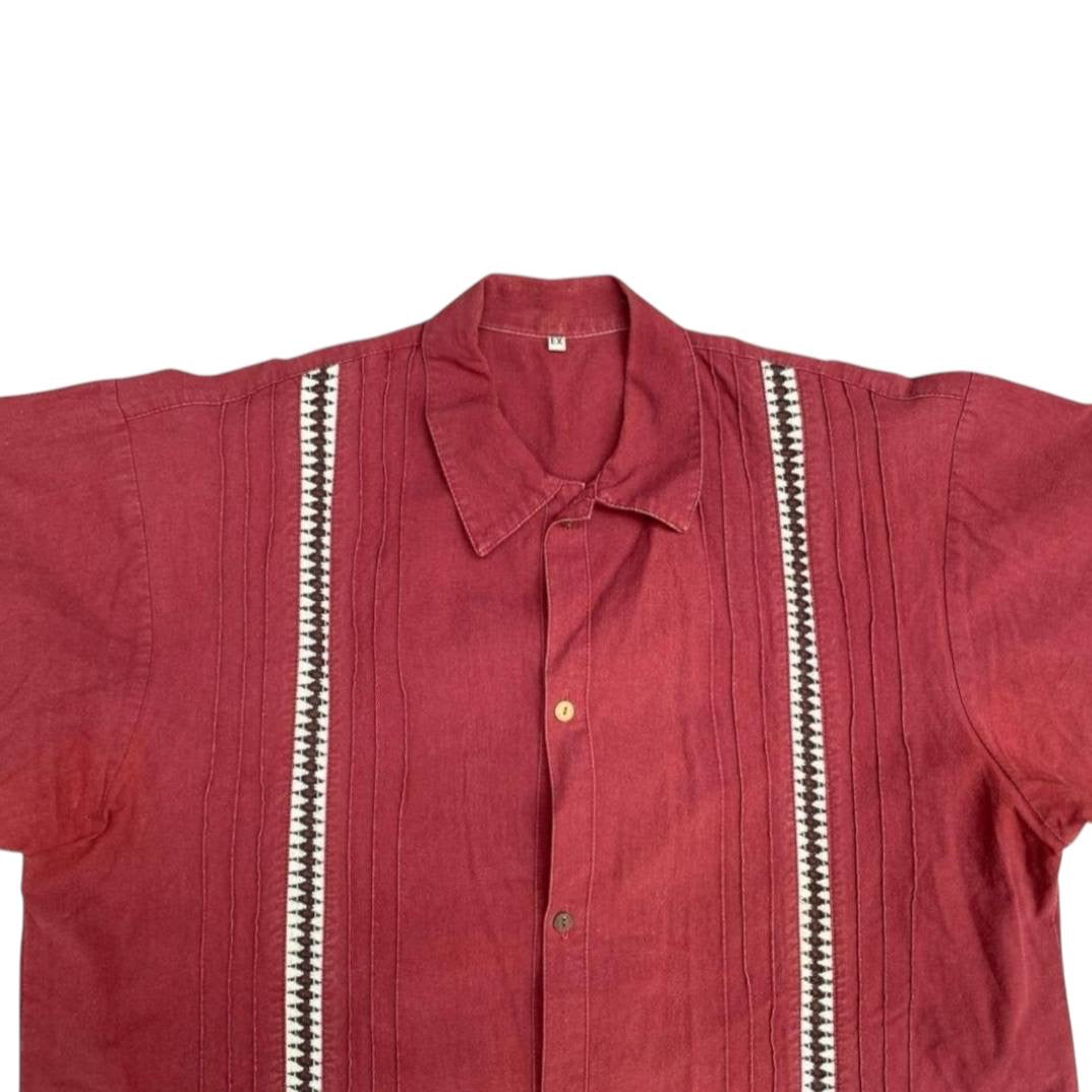 Camisa tipo guayabera rojo quemado
