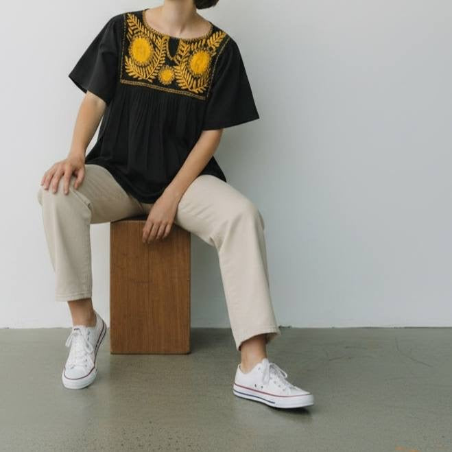 Blusa artesanal bordada