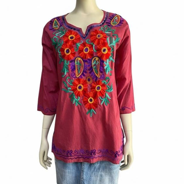 Blusa artesanal magenta tejida a mano