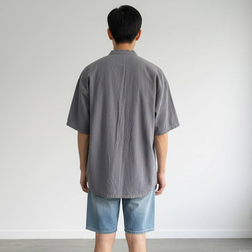 Camisa gris de manta con tejido