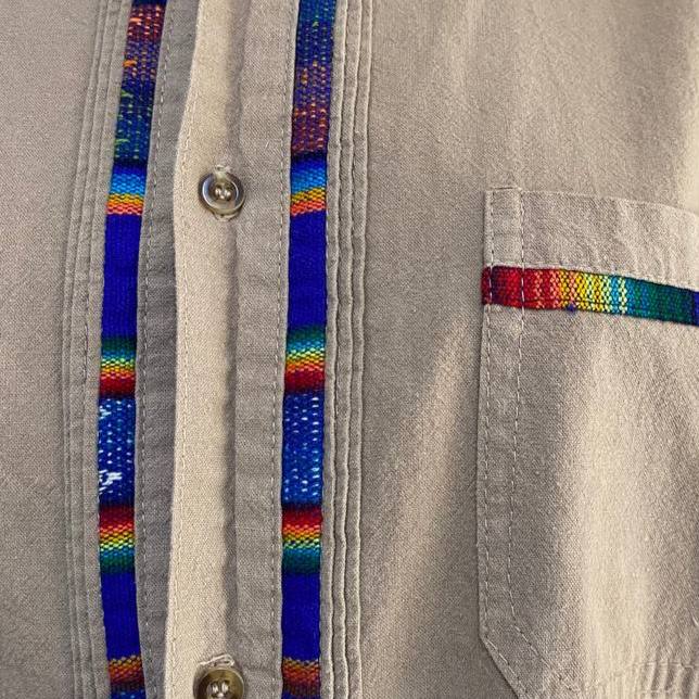 Camisa khaki de manta con tejido