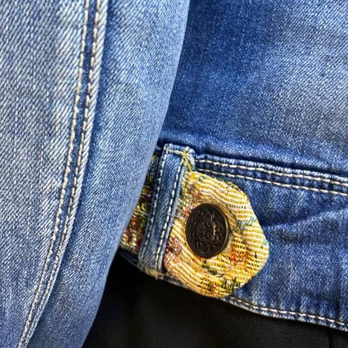 Chaqueta de mezclilla con bordado