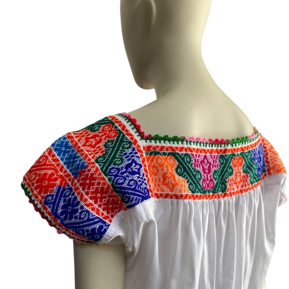 Blusa tradicional mexicana bordada colores