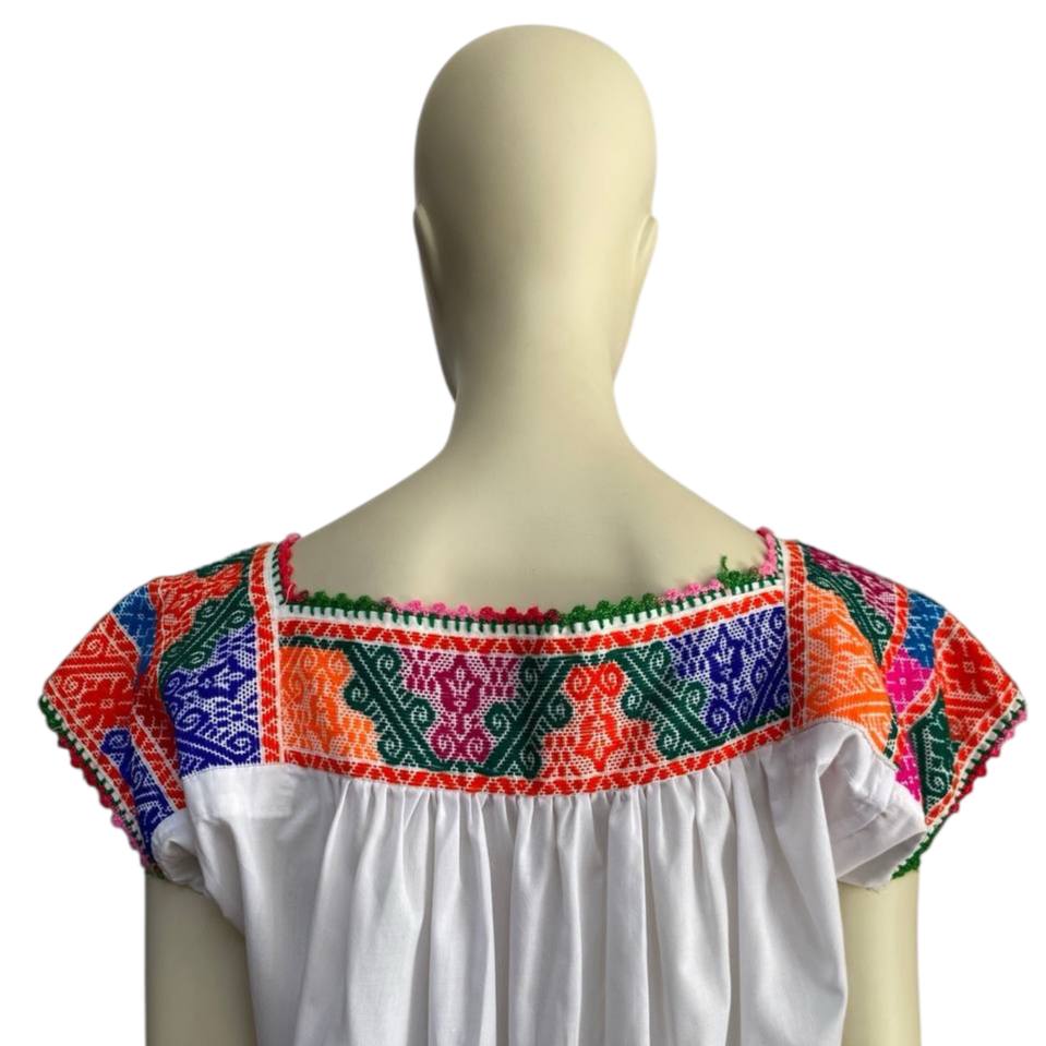Blusa tradicional mexicana bordada colores