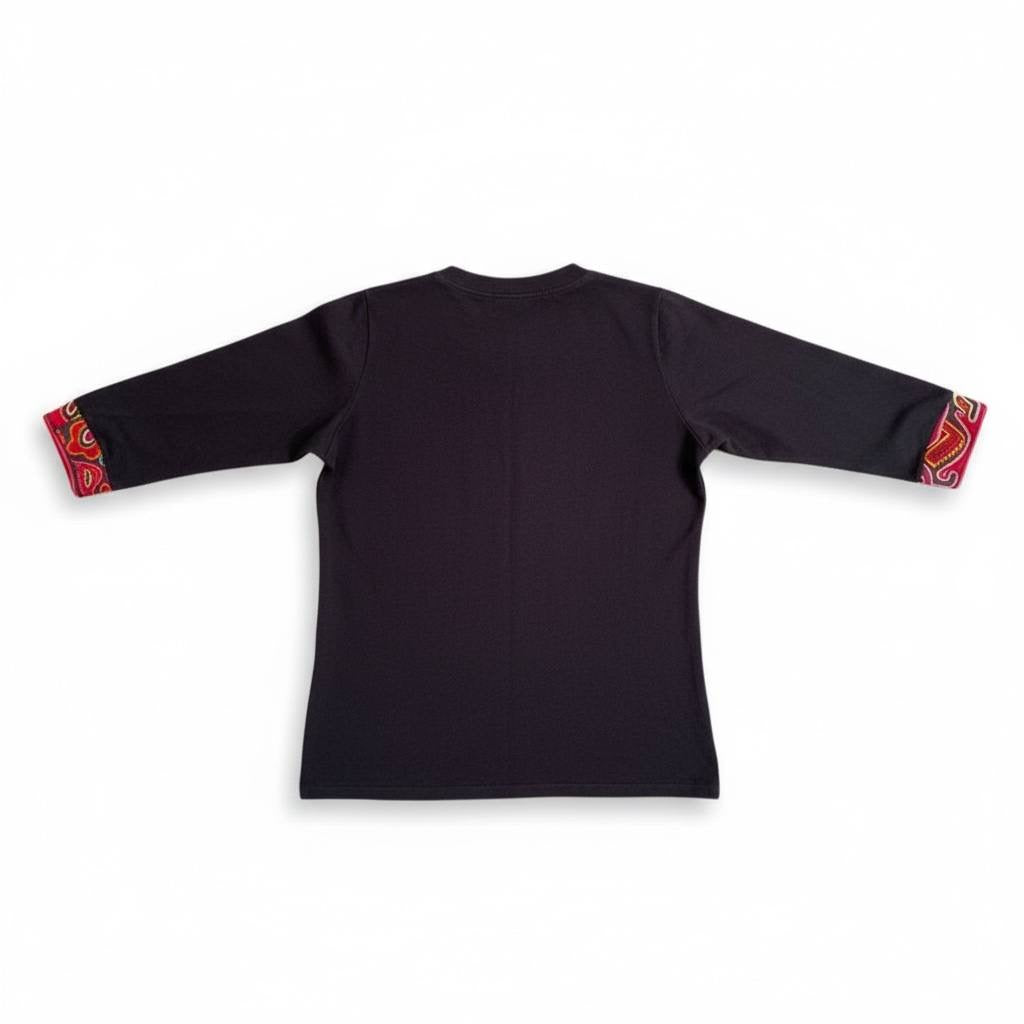 Blusa intervenida con tejido tradicional Panameño