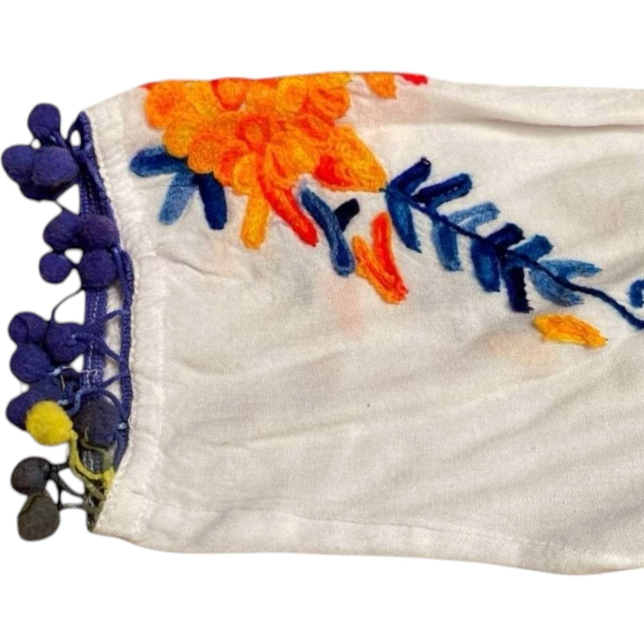 Blusa intervenida con tejido artesano tradicional Chiapaneco