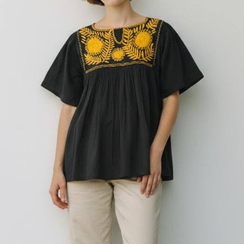 Blusa artesanal bordada
