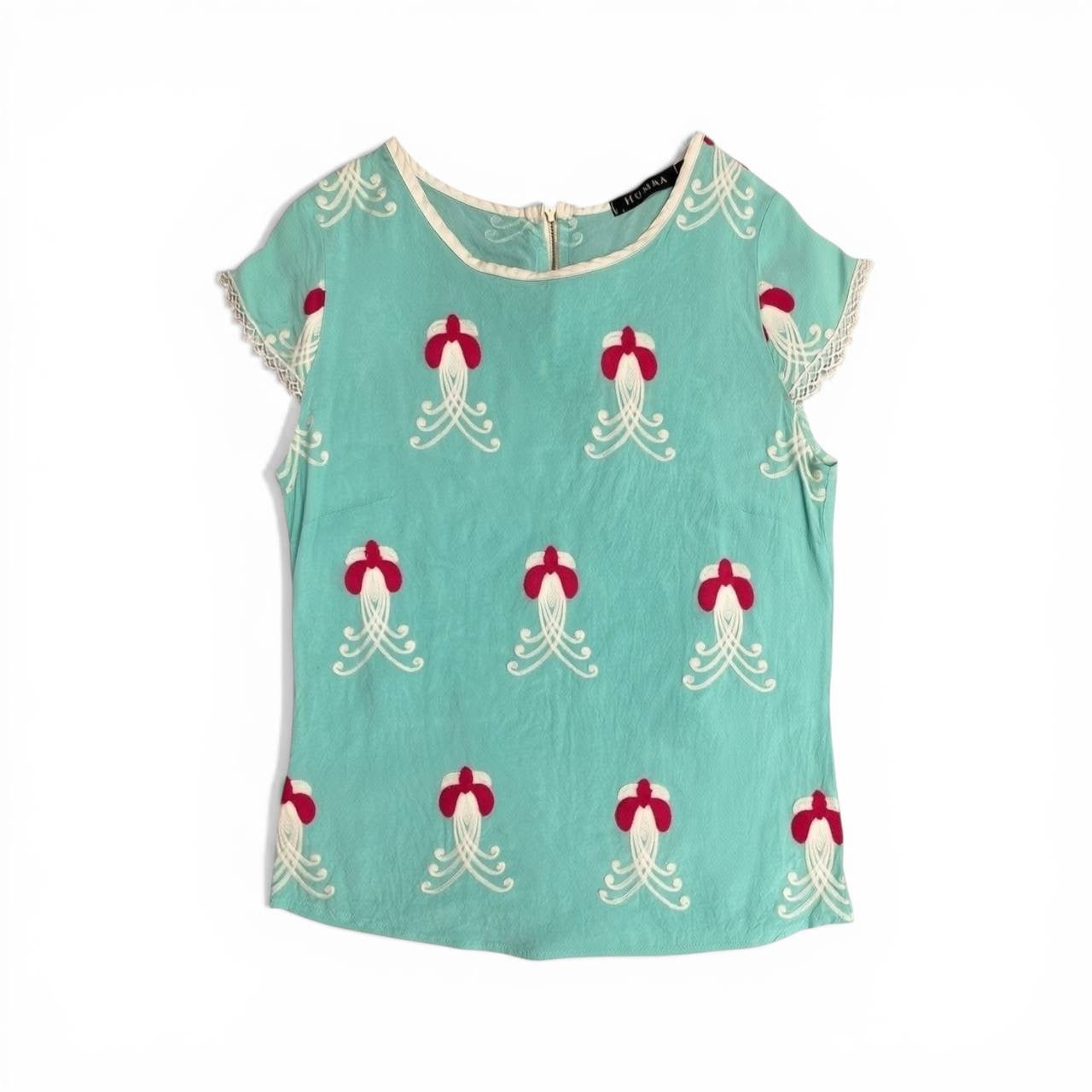 Blusa Humma intervenida con bordado a mano