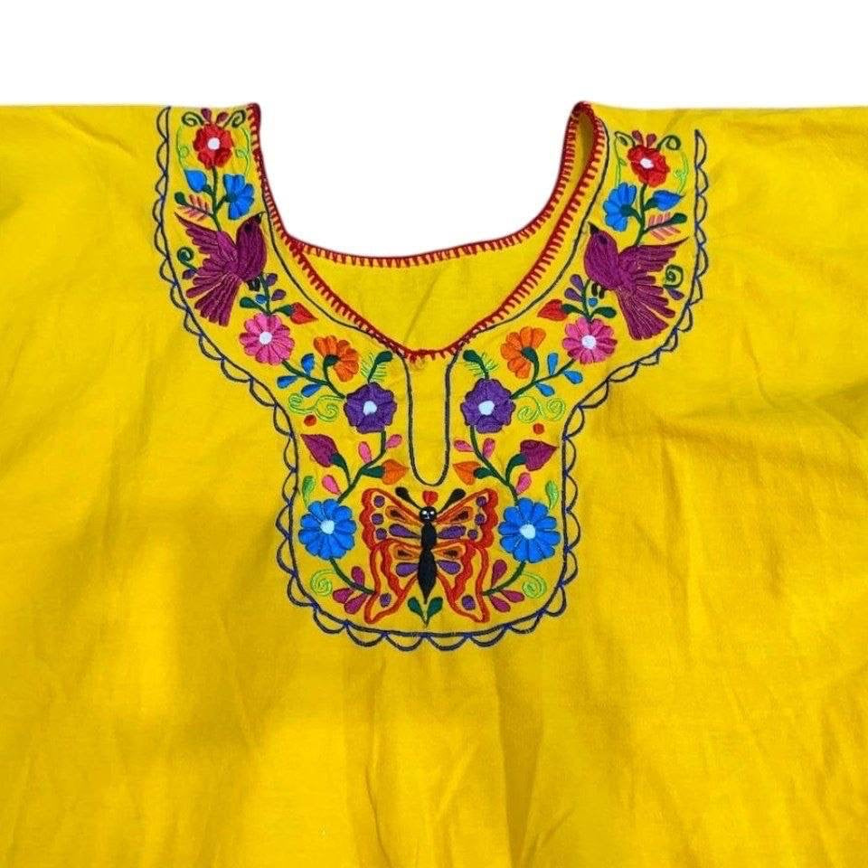 Blusa tradicional con bordado a máquina