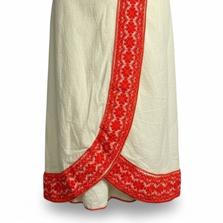 Vestido artesanal con bordado de telar