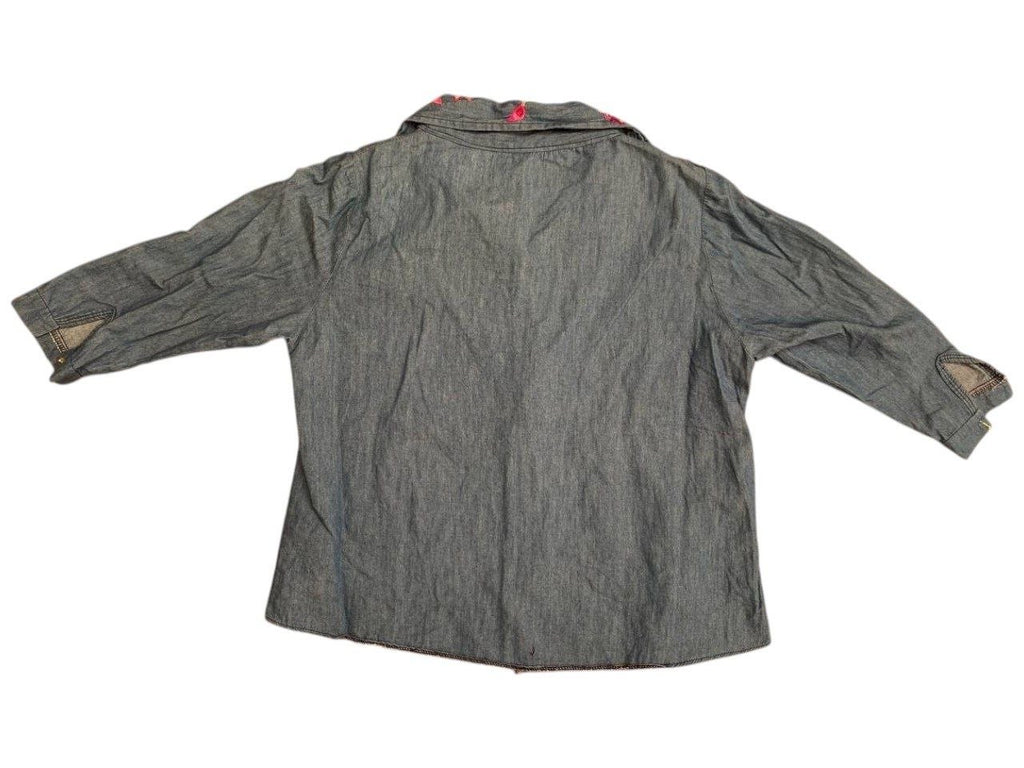 Camisa diseños Marcel intervenida con bordado floral a mano