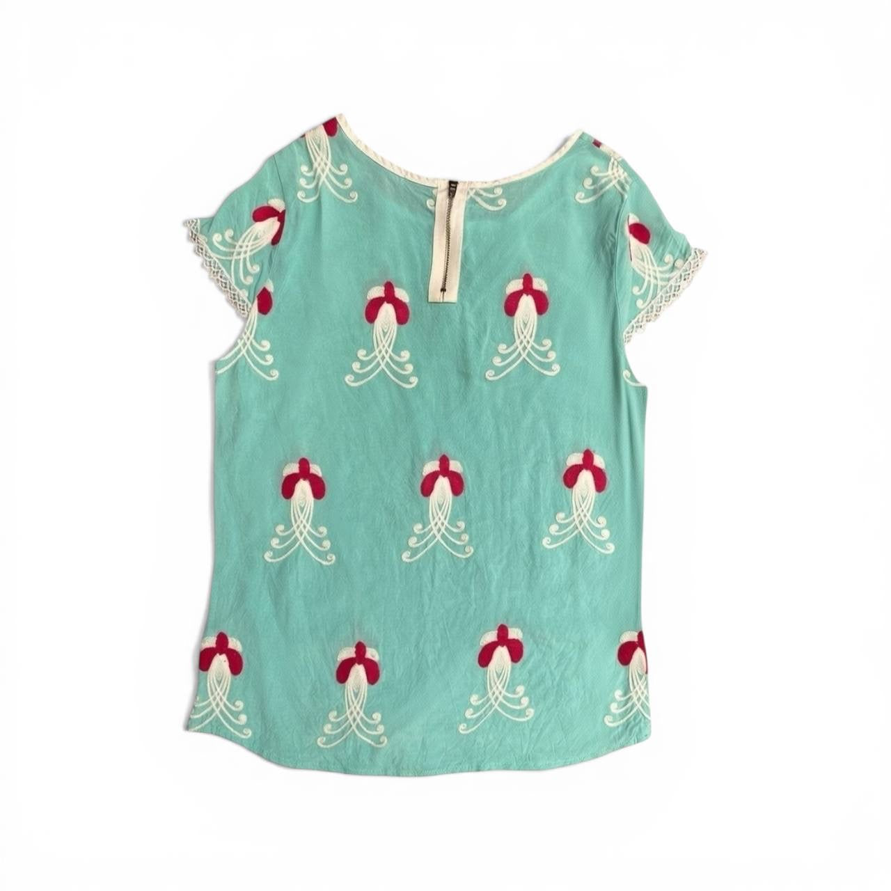 Blusa Humma intervenida con bordado a mano