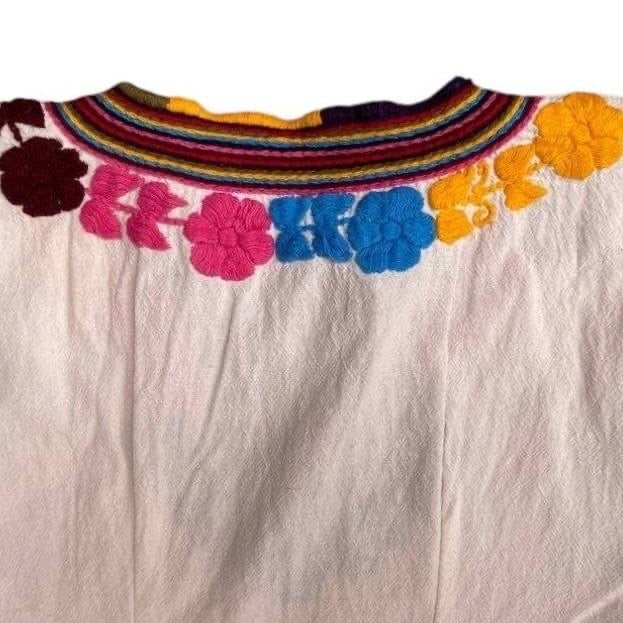 Blusa artesanal con tejido tradicional Chiapaneco