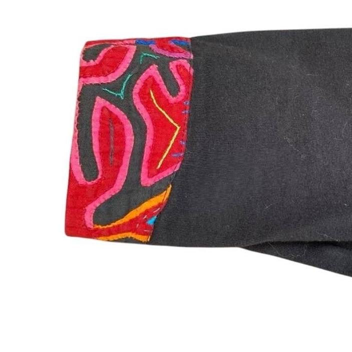 Blusa intervenida con tejido tradicional Panameño