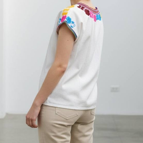 Blusa artesanal con tejido tradicional Chiapaneco