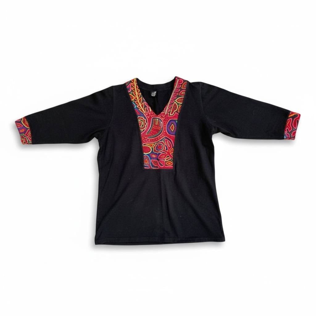 Blusa intervenida con tejido tradicional Panameño