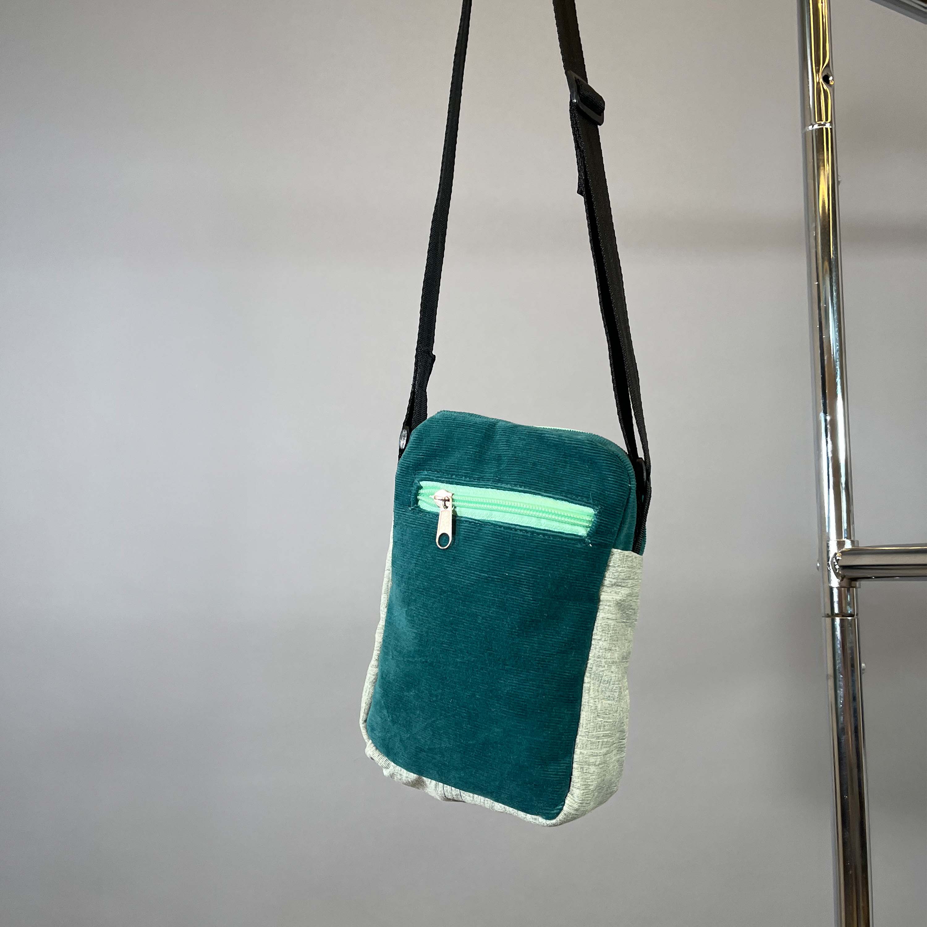 Crossbody aqua