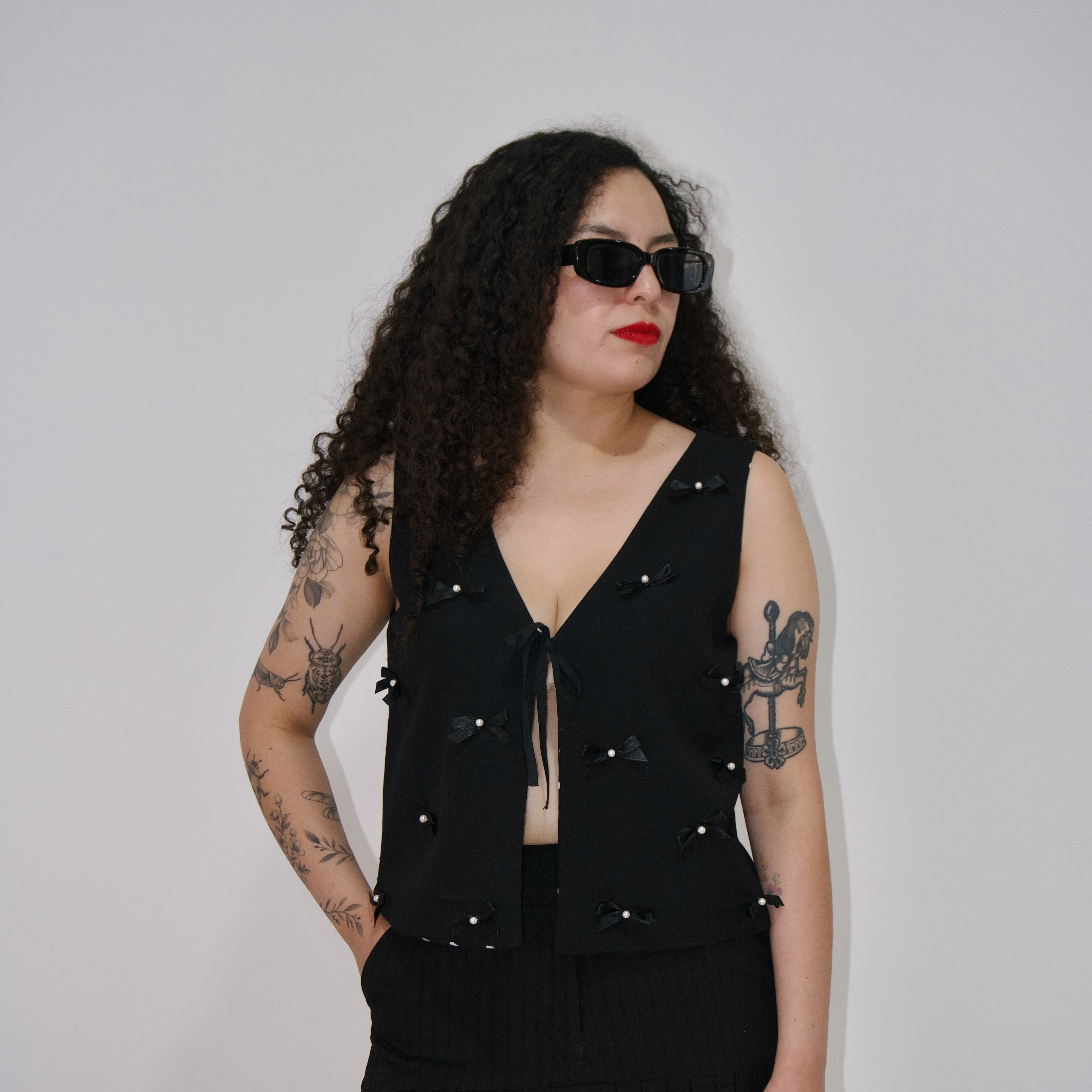 Chaleco negro moños