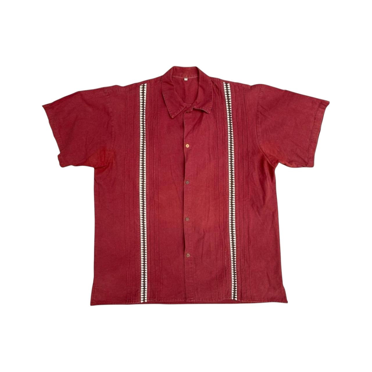 Camisa tipo guayabera rojo quemado
