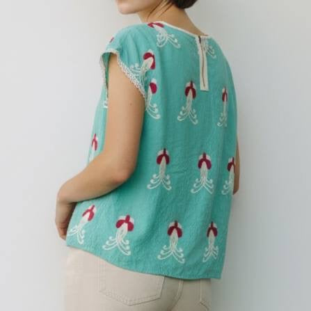 Blusa Humma intervenida con bordado a mano
