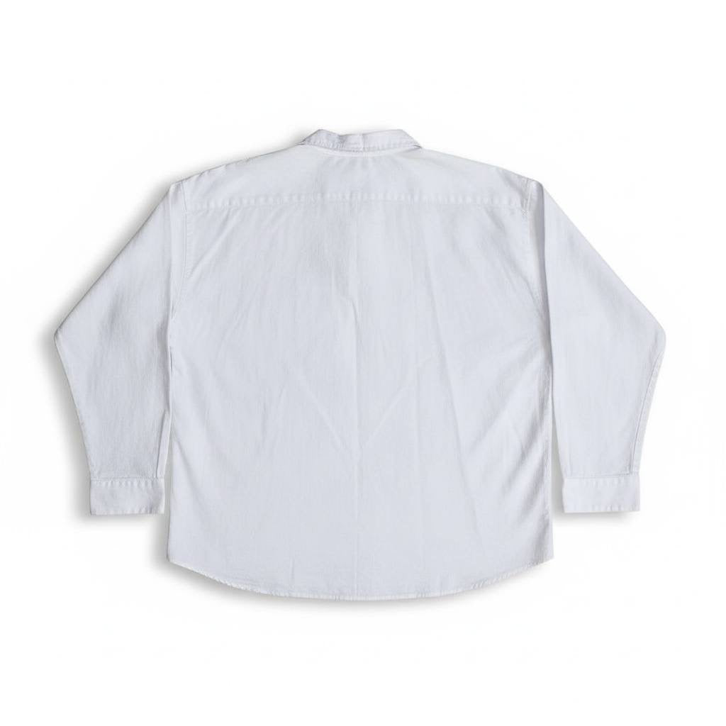 Camisa tradicional con tejido a máquina