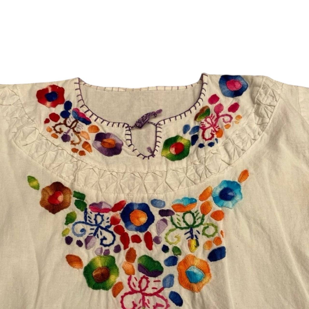 Blusa artesanal bordada a mano