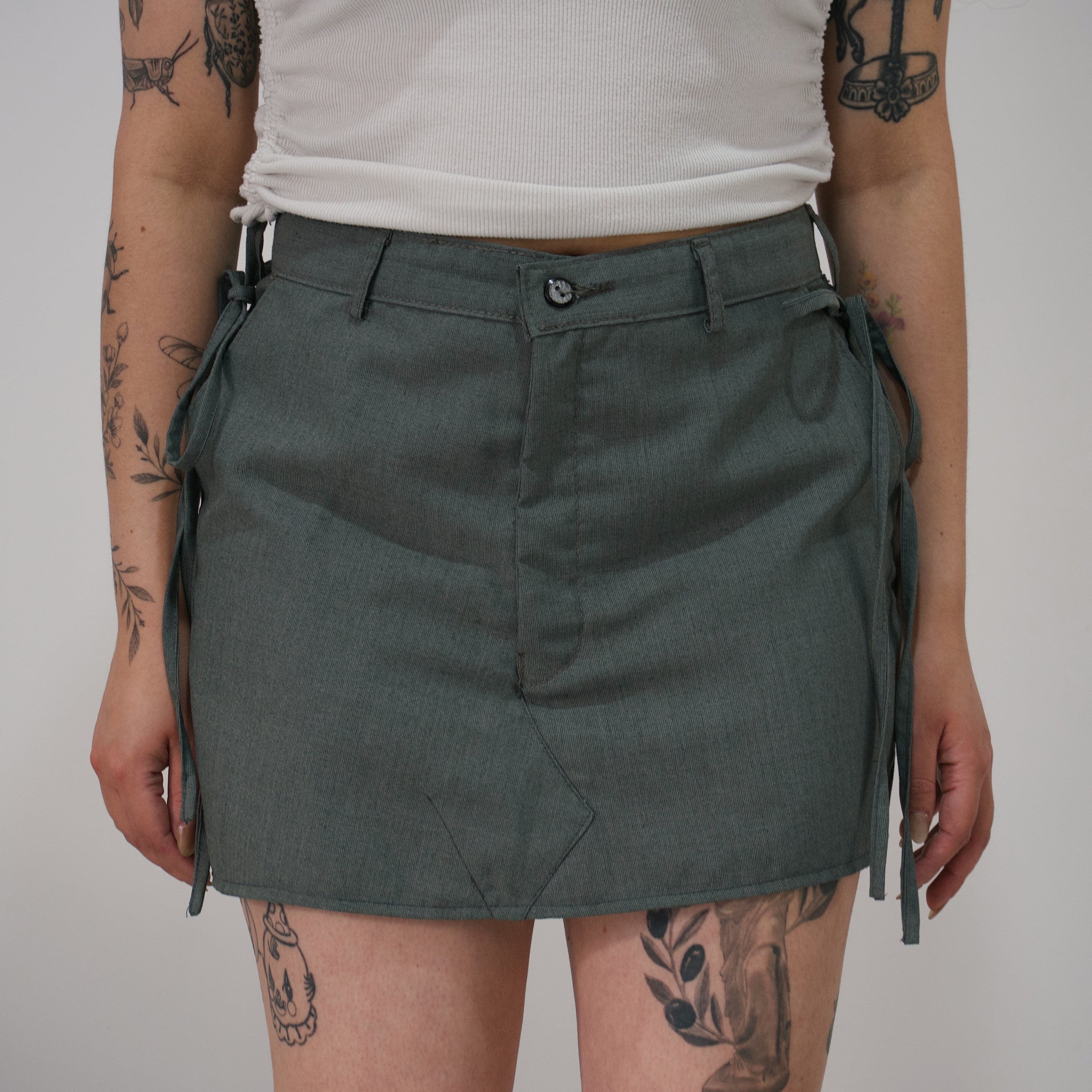 Mini falda gris con lazos