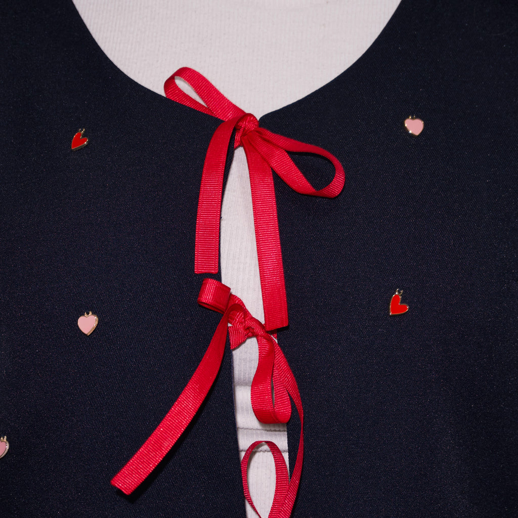 Chaleco navy con dijes de corazones