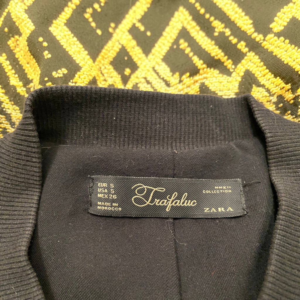 Etiqueta interior de chaqueta negra Zara Trafaluc de civbclo con detalles de talla S y origen de fabricación