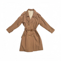 Gabardina trench coat color café de Bruno Corza disponible con cinturón y botones frontales