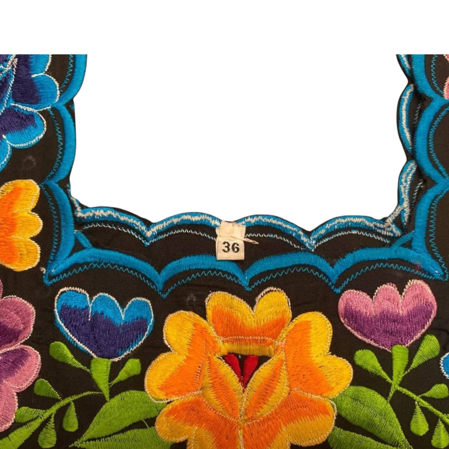 Blusa corta con bordado tradicional a máquina