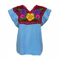 Blusa artesanal azul con bordado a mano