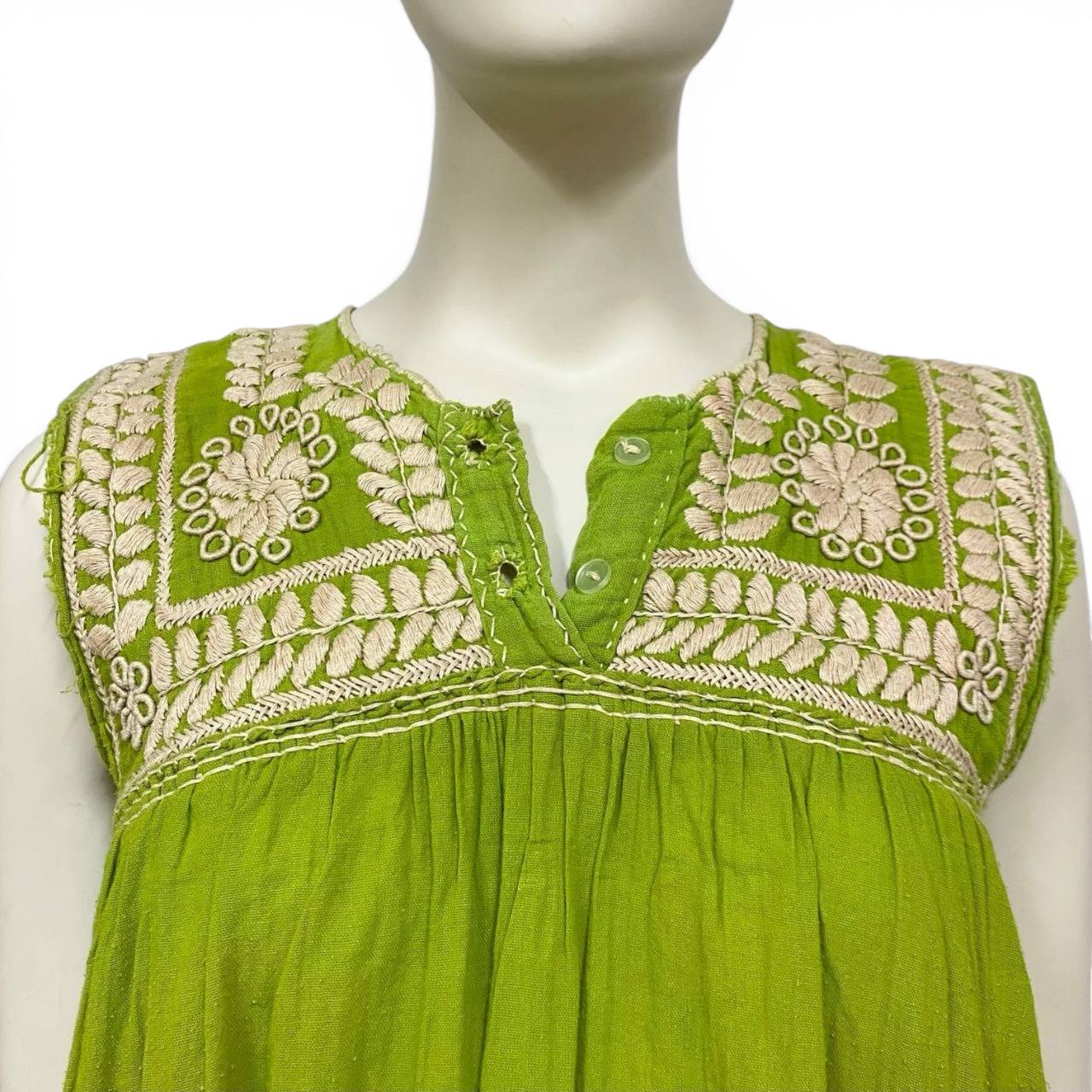 Vestido de algodón bordado a mano