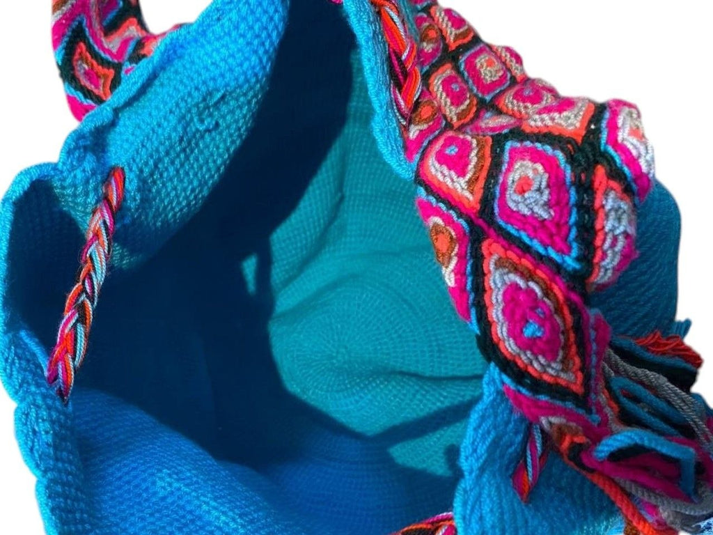 Bolso artesanal con tejido tipo Wayuu