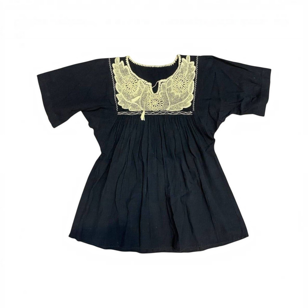 Blusa artesanal con bordado