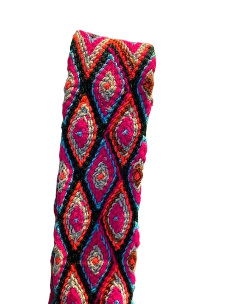 Bolso artesanal con tejido tipo Wayuu
