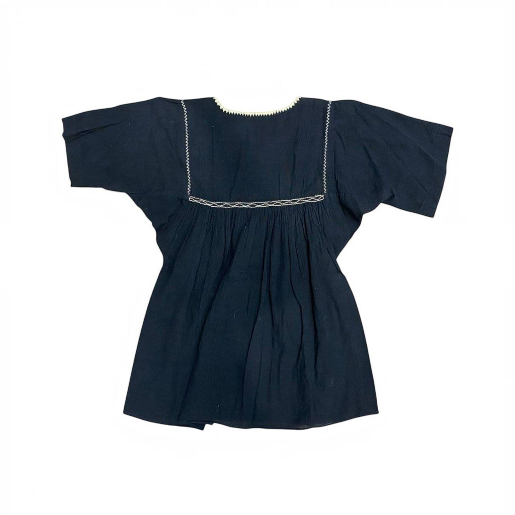 Blusa artesanal con bordado